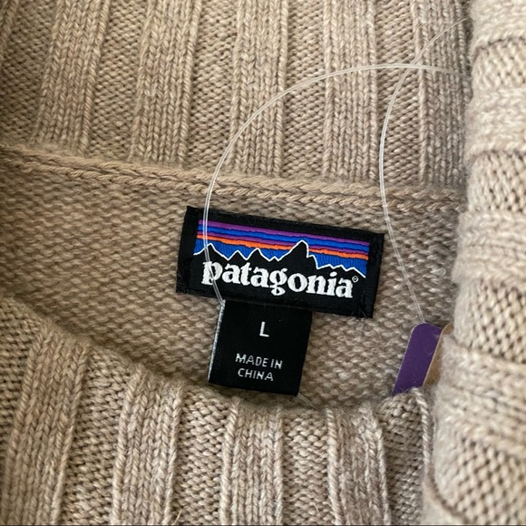 SOLD Patagonia Recycled Cashmere Turtleneck - Picture 3 of 7